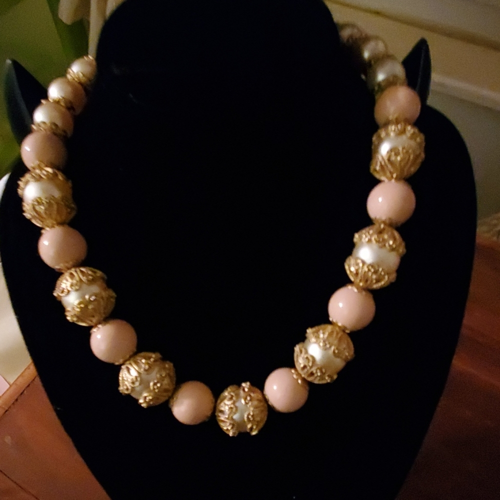 Elegant necklace